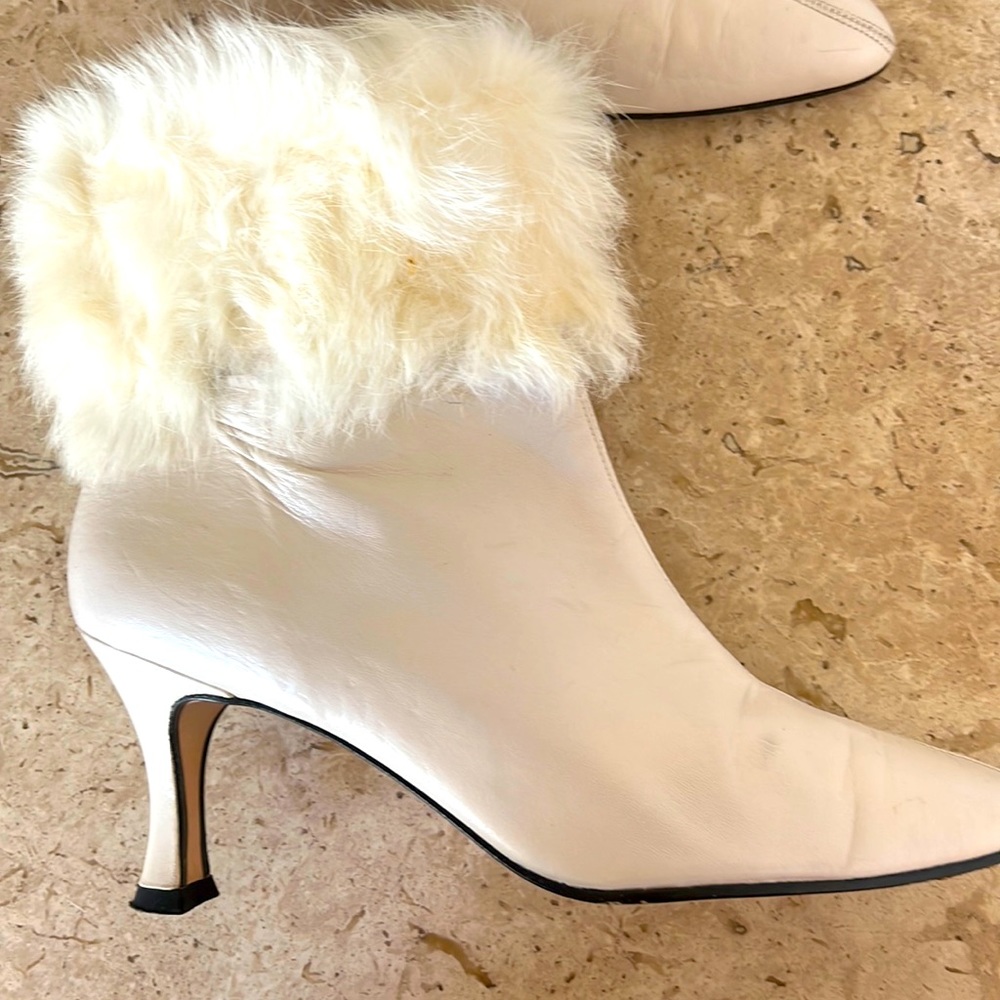 Vera Cruz Ivory bootie w/fur trim side zipper. All leather including soles.